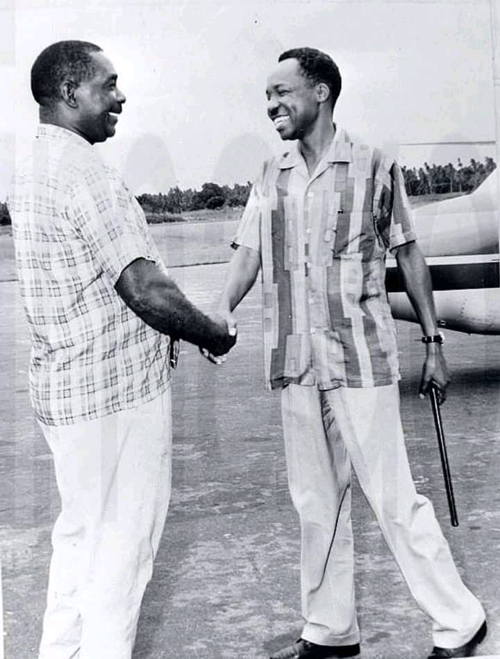 THE FIRST PRESIDENY OF TANZANIA JULIAS KAMBARAGE NYERERE WITH THE FIRST PRESIDENT OF ZANZIBAR Abaid Amani Karume