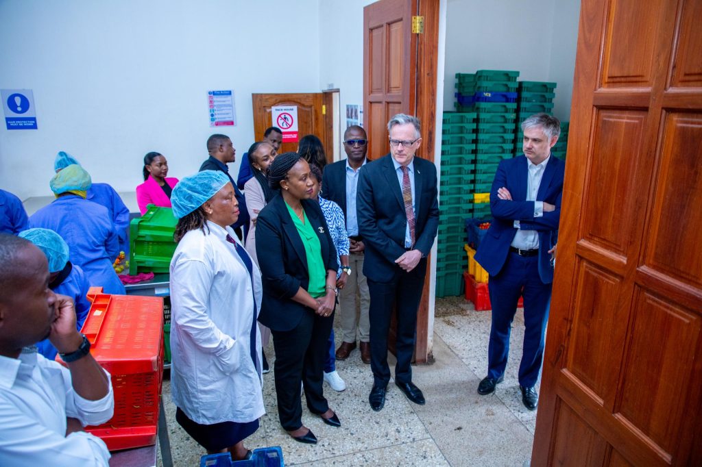 These efforts improve market access for local and smallholder farmers and guarantee premium products reach the various markets. Off-takers also use the facility as an aggregation centre for high-value crops enroute to overseas markets